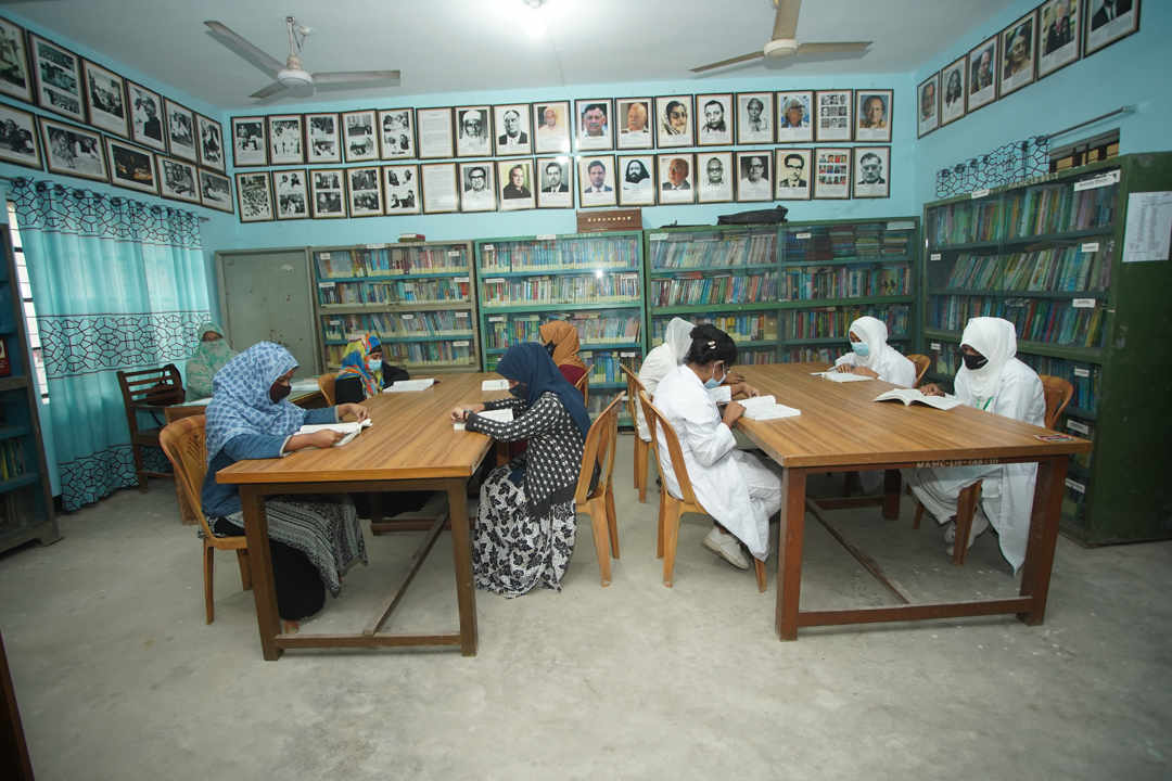 এক নজরে মির্জা আব্বাস মহিলা কলেজ ক্যাম্পাস